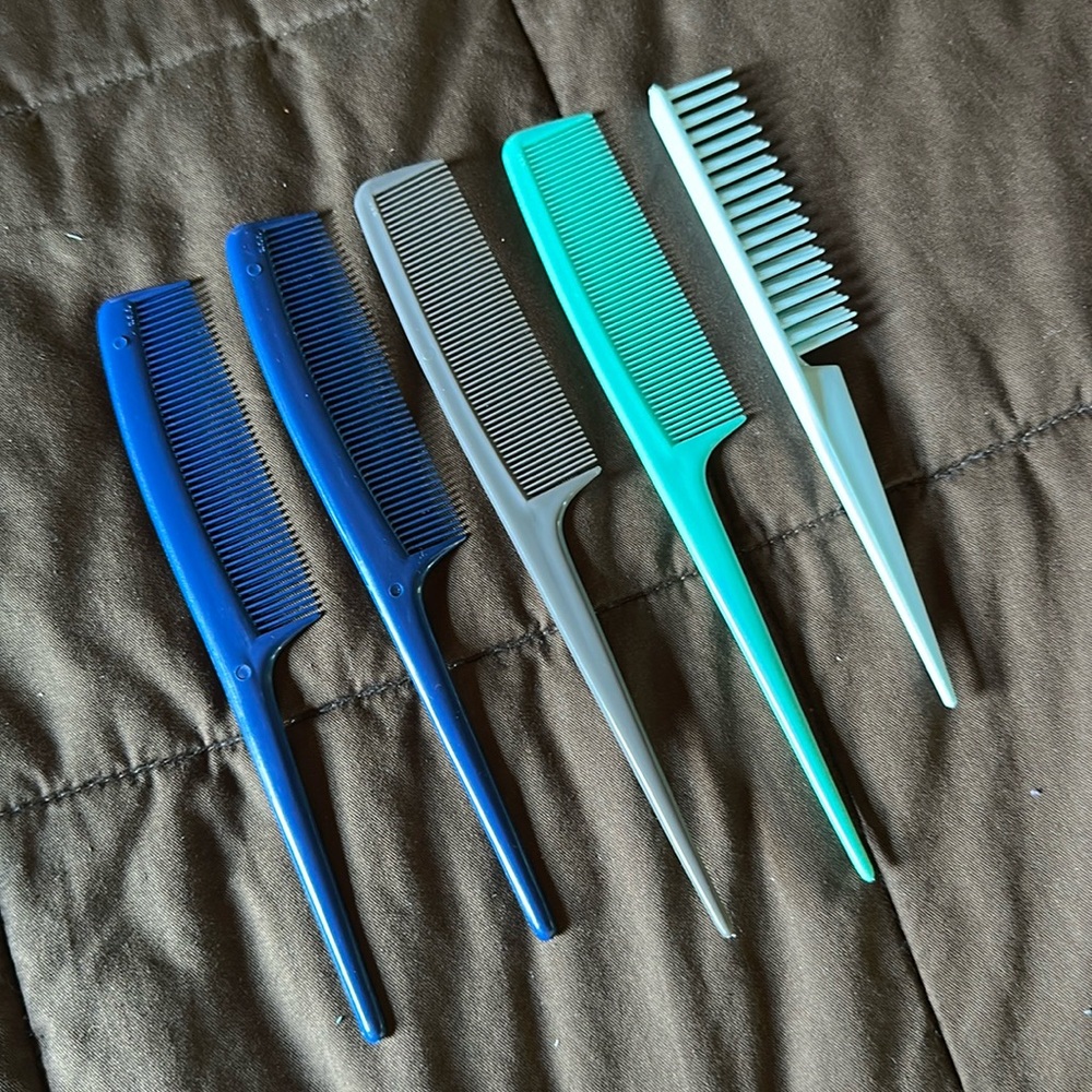 Assorted Plastic Rattail Combs - Picture 3 of 12